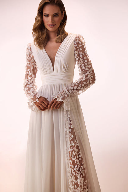 Plain chiffon bohemian wedding dress with flower lace Cynthia from DAMA Couture (main photo)