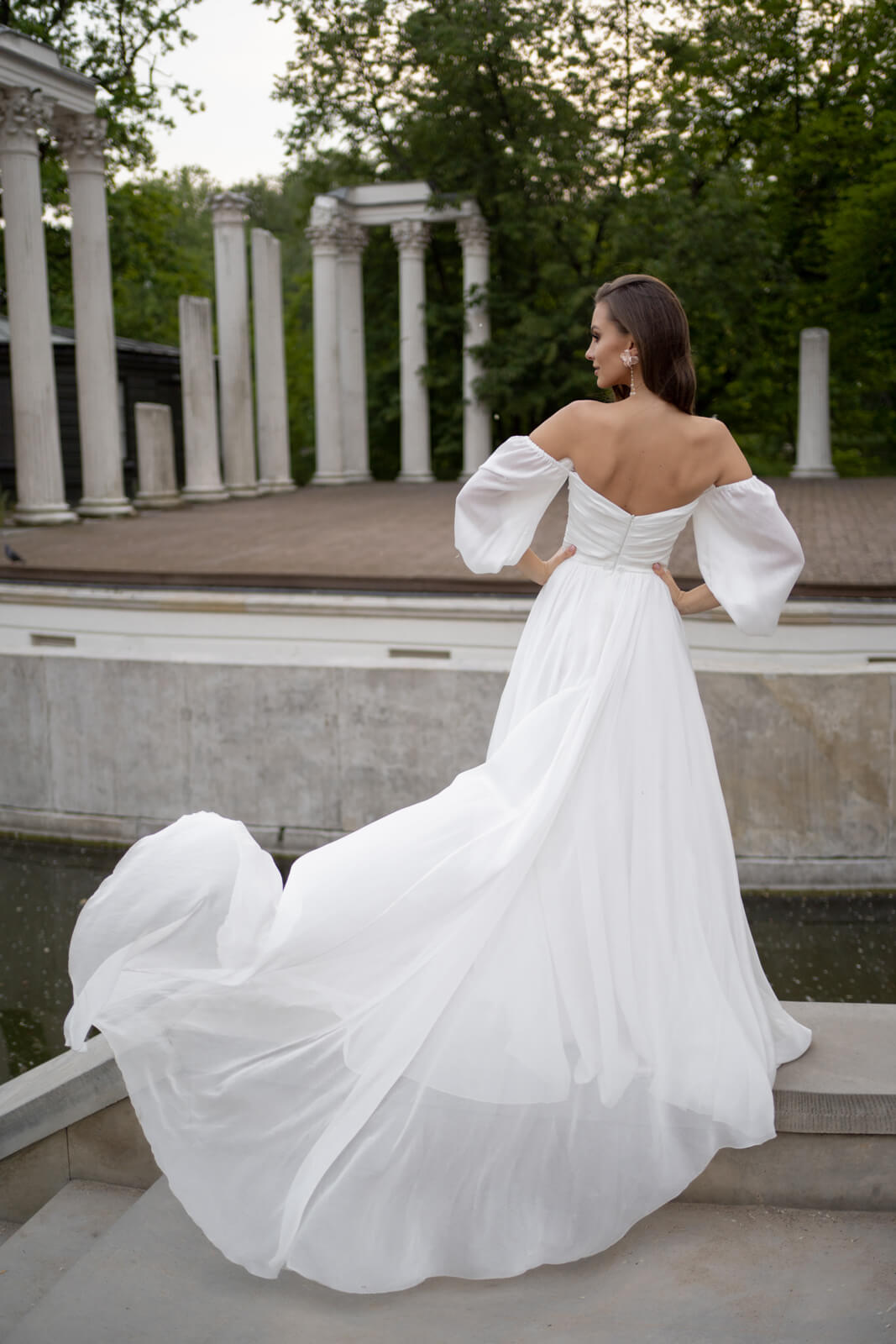 Pola – wedding dress in motion.