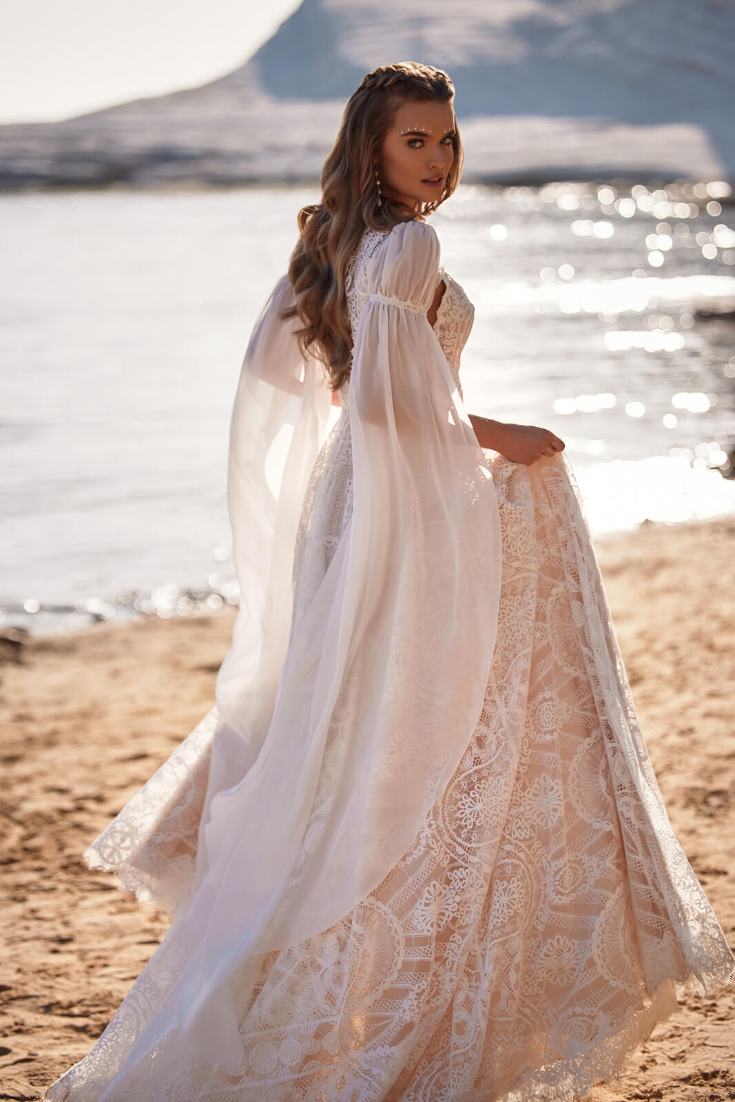 Wedding dress Hope – DAMA Couture A-line wedding dress.