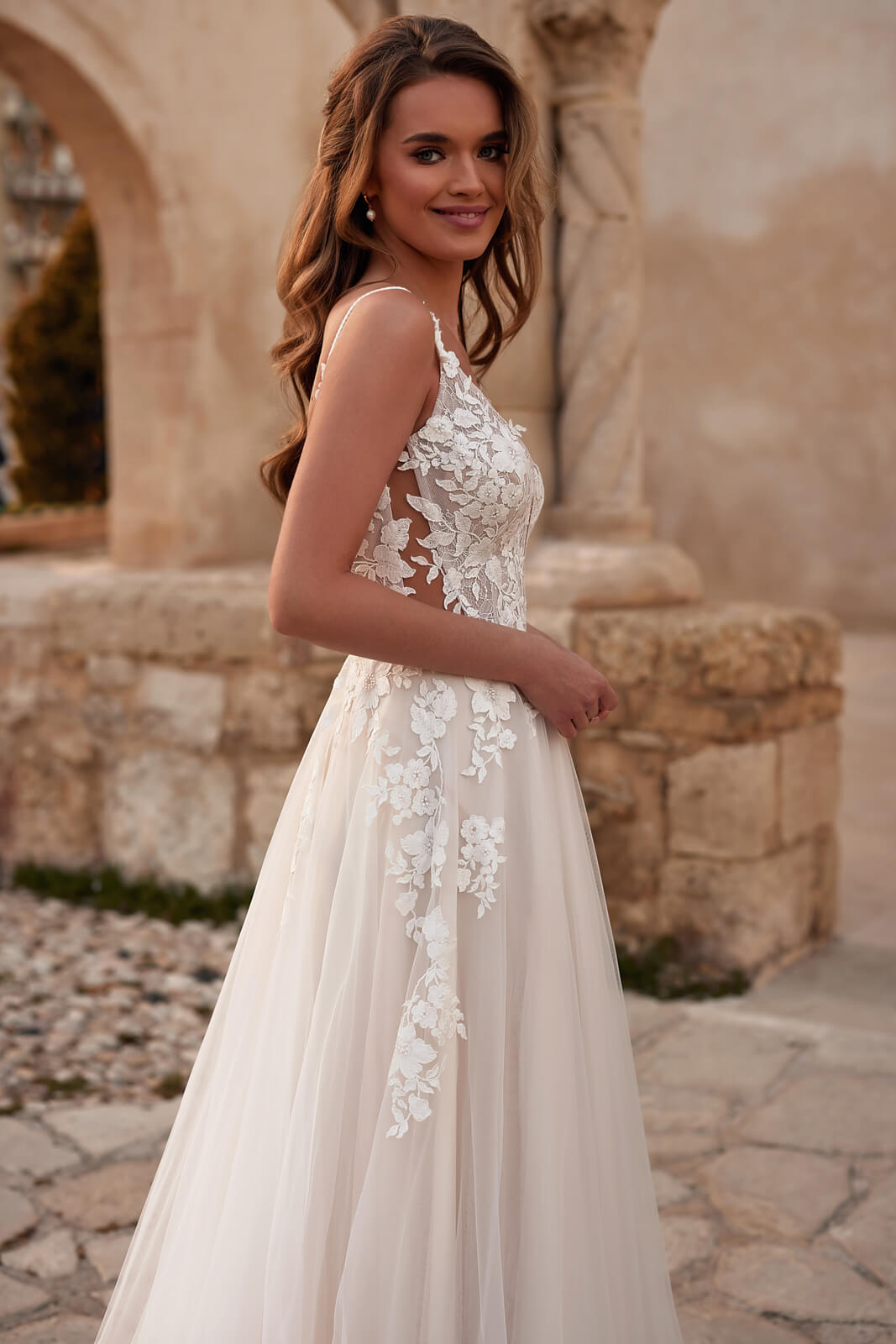 Wedding dress Avril – DAMA Couture A-line wedding dress.