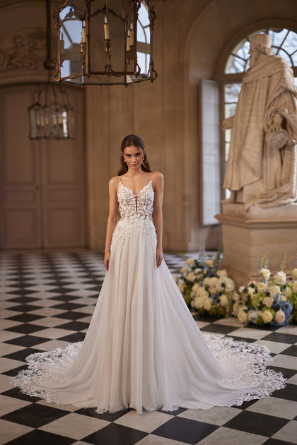 Agapia wedding dress – a floral lace bodice, slender straps and airy chiffon skirt.