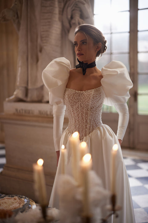 Aliette wedding dress – A-line bridal gown with a crystal-embellished corset and voluminous sleeves.