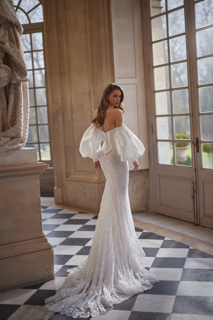 Anais wedding dress – a sculptural lace bodice and voluminous off-the-shoulder sleeves, DAMA Couture Something Blue 2027.