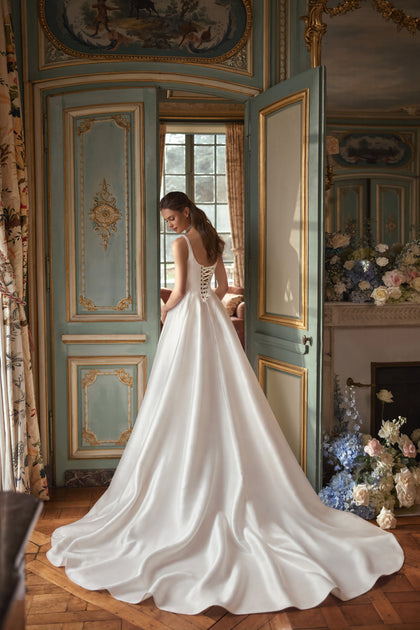 Aretuza wedding dress – A-line bridal gown with a clean square neckline, slender straps and full satin skirt.