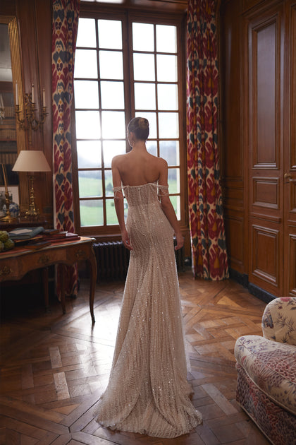 Filippa wedding dress – a sweetheart neckline and delicate off-the-shoulder straps, DAMA Couture Something Blue 2027.