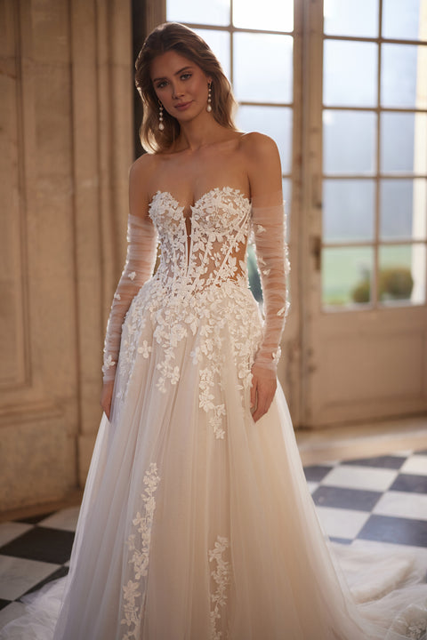 Ines wedding dress – A-line bridal gown with a sculpted strapless bodice and floral lace tulle skirt.