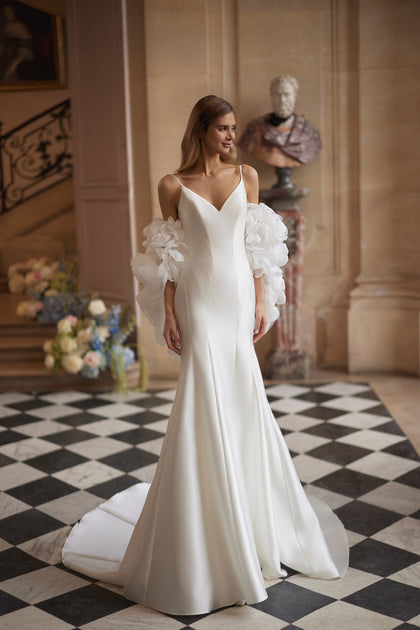 Josephin wedding dress – mermaid bridal gown with a deep V neckline and open back in fluid satin.