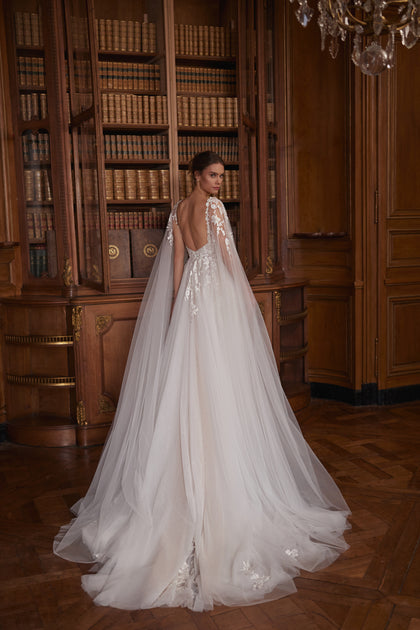 Veloria wedding dress – A-line bridal gown with a V-neckline, floral straps and layered tulle skirt.