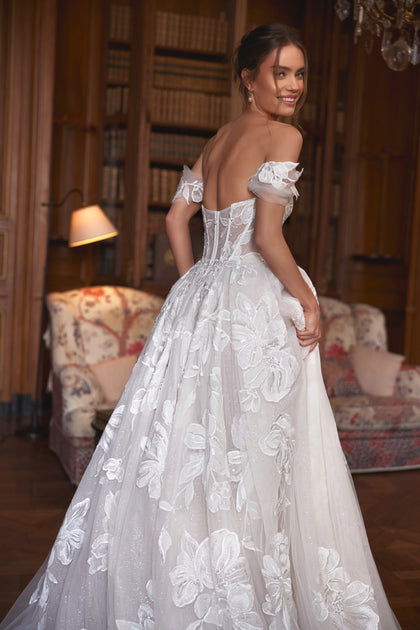 Vespera wedding dress – an off-the-shoulder corset with a plunging neckline and sheer boning.