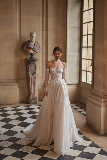 Blanche choker – handcrafted lace choker worn with the Blanche wedding dress.
