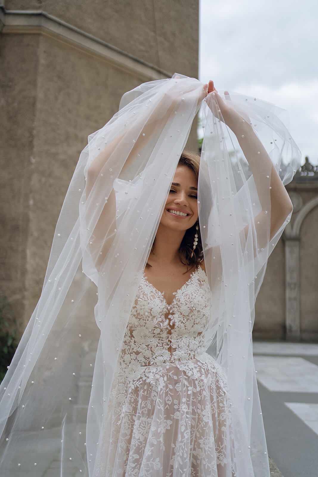 Cathedral pearl veil – close-up of the cathedral wedding veil.