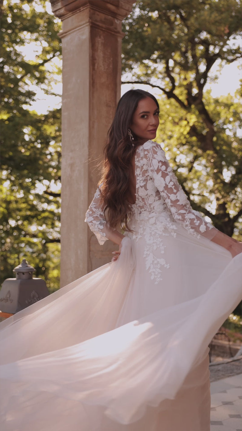 Romantyczna suknia ślubna Felicia z długimi rękawami od DAMA Couture — dodatkowy film.