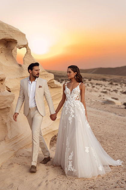 Detal gorsetu sukni ślubnej Zafira z kwiatową koronką 3D i cienkimi ramiączkami, podkreślający elegancję i lekkość kreacji.